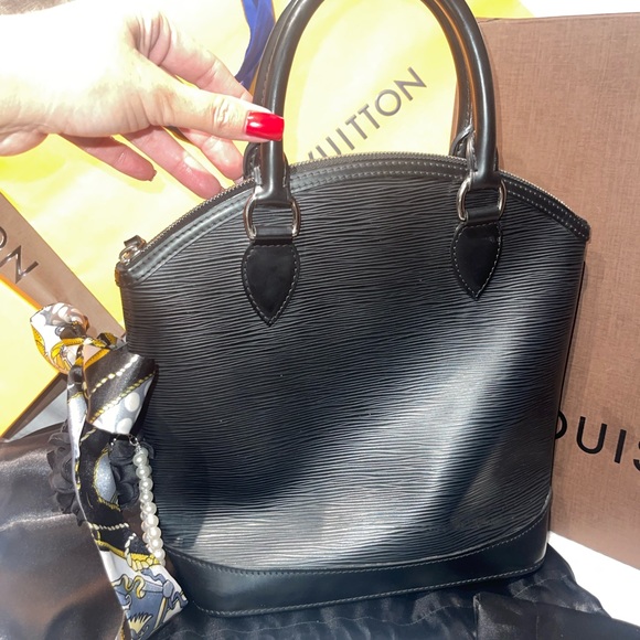 ⭐️FALL SALE⭐️ Louis Vuitton Black Epi Lockit Vertical Satchel - Picture 8 of 16